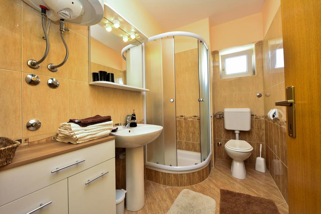 Apartments Mate トゥラニ エクステリア 写真