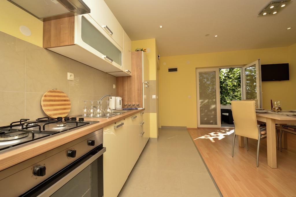 Apartments Mate トゥラニ エクステリア 写真